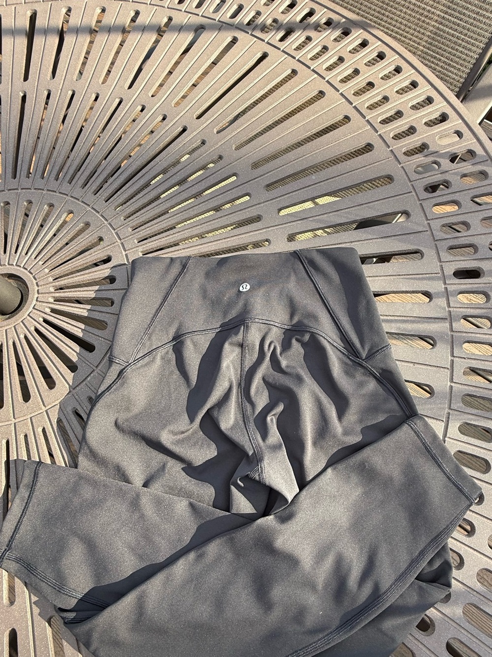 Lululemon leggings with Peloton Logo Sz.6, like new ! - Picture 9 of 12